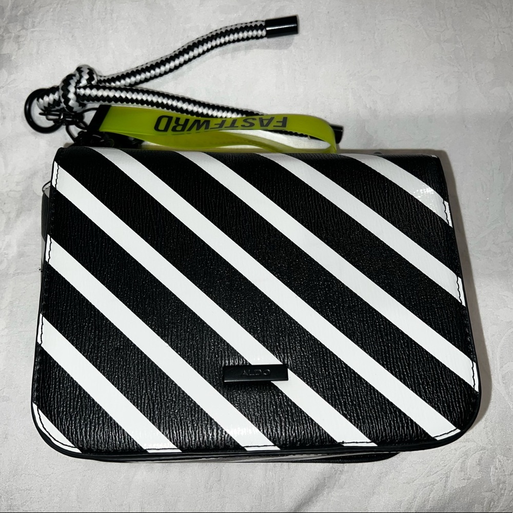 Never worn, cute Aldo Purse.